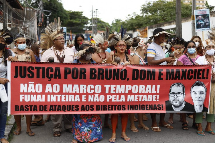 INDÍGENAS e servidores da Funai protestaram no bairro Benfica