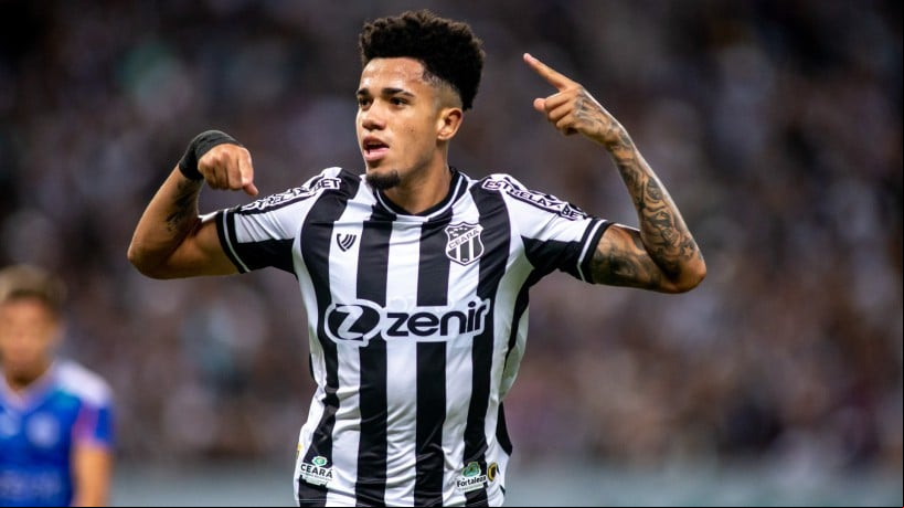 Meia Léo Rafael no jogo Ceará x Iguatu, na Arena Castelão, pelo Campeonato Cearense 2023 