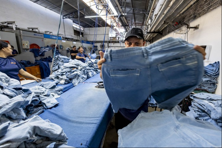 Aracoiaba e Barreira são conhecidas como cidades polo de produção e jeans no Ceará