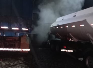 Carreta teve perda total na carroceria 
