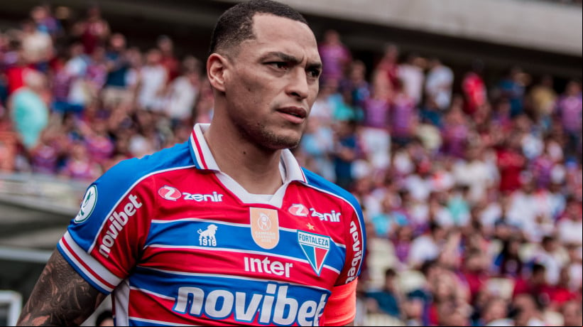 Zagueiro Titi, titular nos últimos sete jogos do Leão, está suspenso e desfalca a equipe cearense contra o Atlético-GO 
