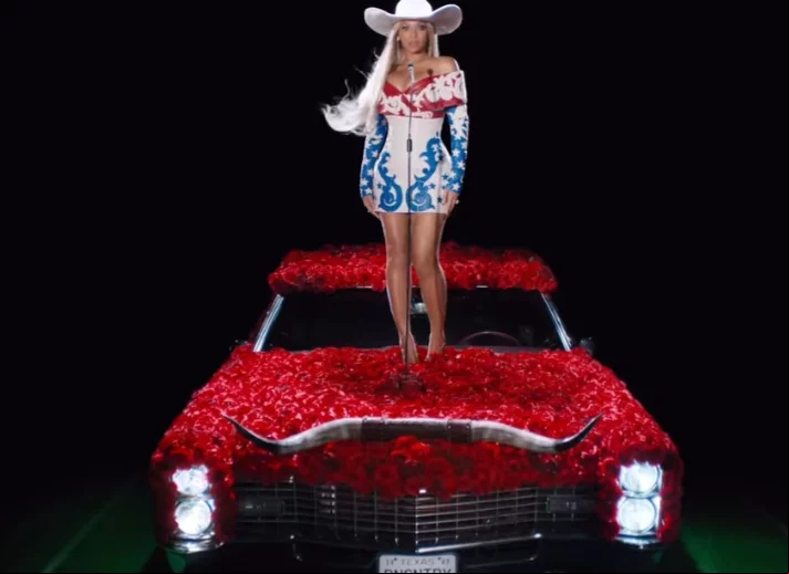 A cantora Beyoncé surpreendeu os fãs ao anunciar nas redes sociais que fará uma apresentação no Natal, dia 25 de dezembro. A performance da popstar irá acontecer no intervalo do jogo entre Baltimore Ravens e Houston Texans, pela Liga de Futebol Americano (NFL, na sigla original em inglês.