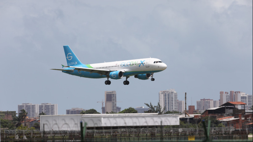 AVIÃO com brasileiros deportados dos EUA tem pousado em Fortaleza