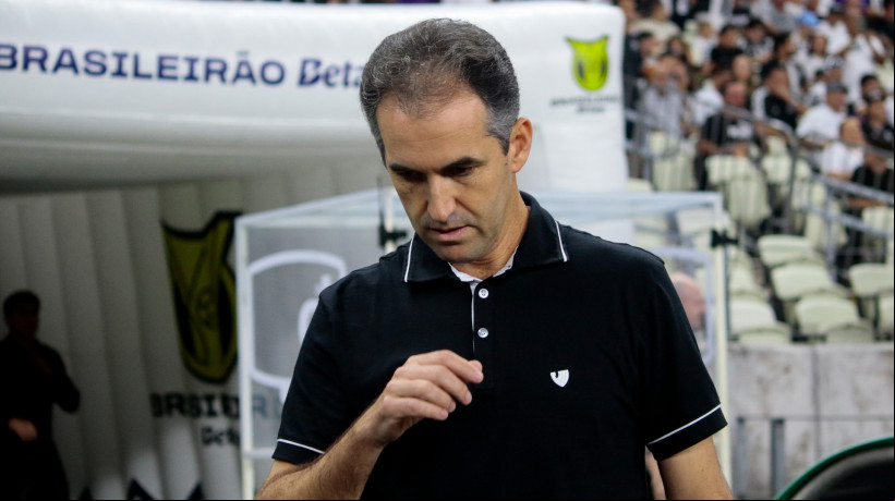 FORTALEZA,CEARÁ, BRASIL,05-04-2025: Léo Condé em Primeiro jogo em casa do Campeonato Brasileiro serie A do Ceará x Grêmio na arena Castelão. (Foto: Samuel Setubal/ O Povo)