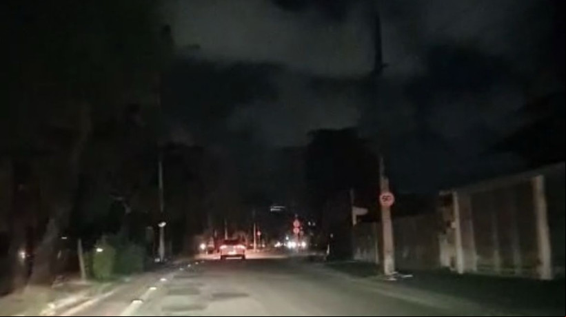 A avenida Oliveira Paiva ficou no escuro em alguns pontos