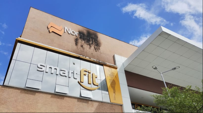 Maracanaú: princípio de incêndio é registrado em fachada de shopping