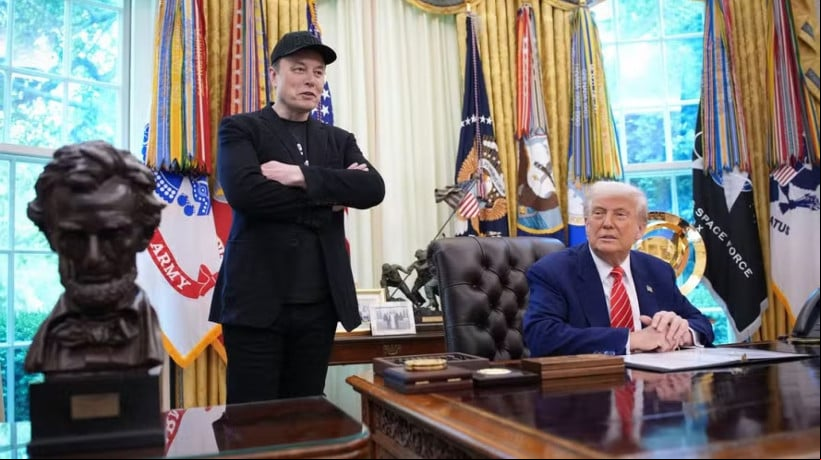 Trump e Musk, que já foram aliados estratégicos, agora trocam acusações em público. A briga envolve poder, redes sociais e até o caso Epstein