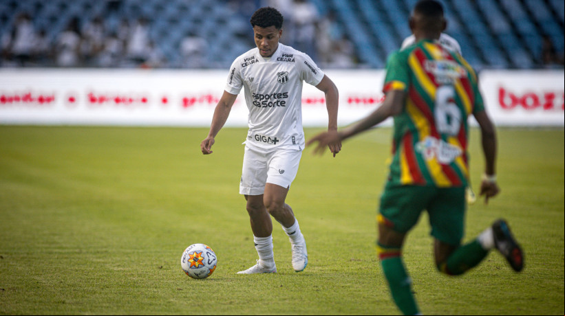 O Ceará jogou diante do Sampaio Corrêa no estádio Castelão, no Maranhão, pela Copa do Nordeste.  