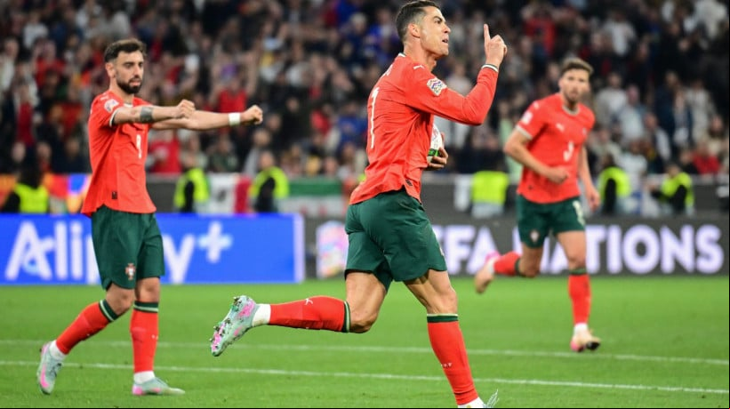 Cristiano Ronaldo comemorando o gol de empate do duelo
