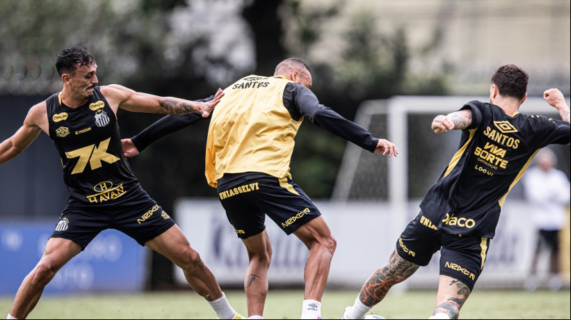 No CT Rei Pelé, Santos se prepara para enfrentar o Fortaleza 
