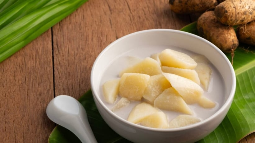 Inhame cozido com leite de coco (Imagem: Kritchai7752 | Shutterstock) 