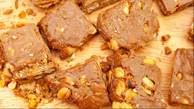 Pé-de-moleque com chocolate (Imagem: Sergio Yoneda | Shutterstock) 